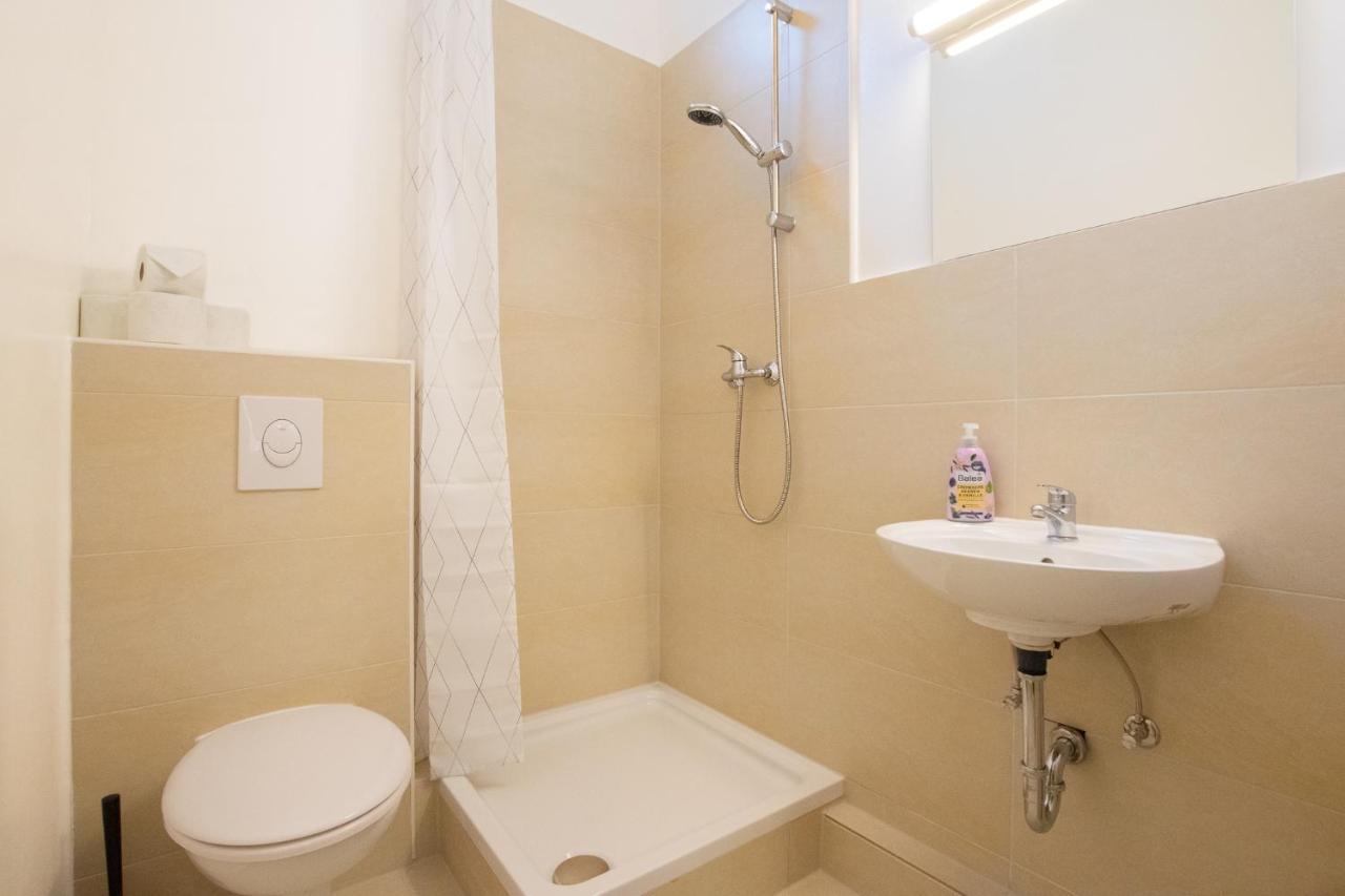 Raj Living - 1 Or 3 Room Apartments - 20 Min Messe Dus And Old Town Dus 뒤셀도르프 외부 사진