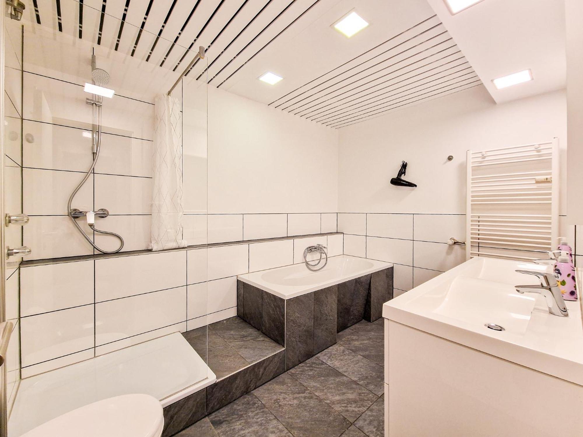 Raj Living - 1 Or 3 Room Apartments - 20 Min Messe Dus And Old Town Dus 뒤셀도르프 외부 사진